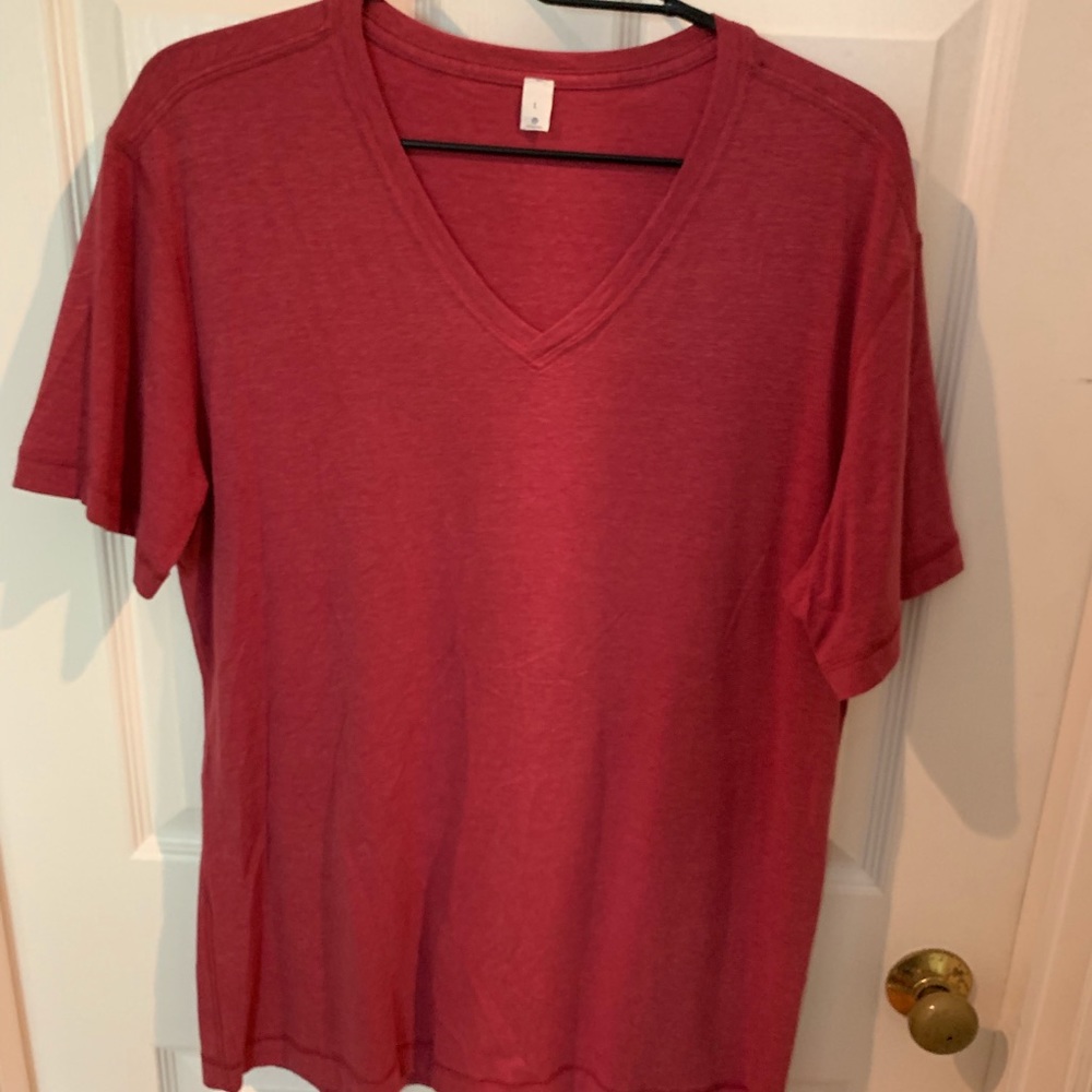 Lots of 10 men’s lululemon basic tees